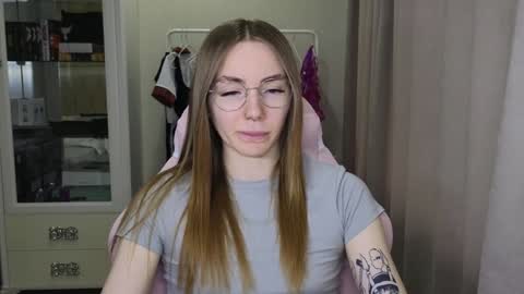 Snapshot of littlevildevil chatting on January 27, 11:54 am Eliana online show from January 27, 11:54 am