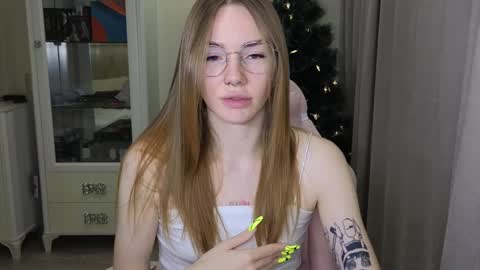 Snapshot of littlevildevil chatting on December 13, 12:06 pm Eliana online show from December 13, 12:06 pm