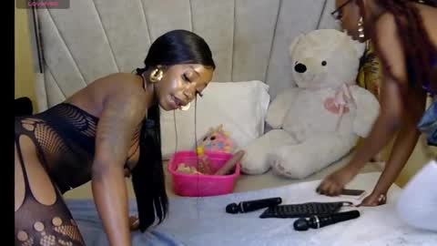 Snapshot of liyahs_lair chatting on January 31, 6:36 pm liyah online show from January 31, 6:36 pm
