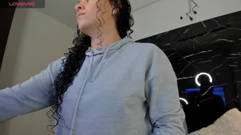 Snapshot of liz_holmes chatting on March 4, 10:02 am Liz online show from March 4, 10:02 am