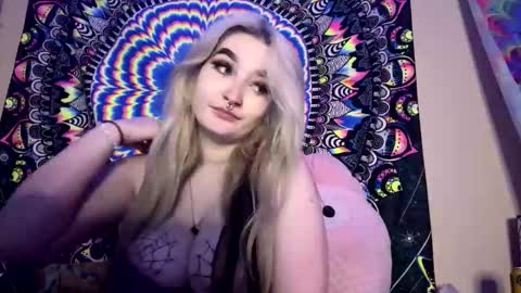 Snapshot of lizz44887 chatting on February 23, 11:36 am Lizz online show from February 23, 11:36 am