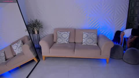 Lizzi  online show from January 30, 11:45 pm