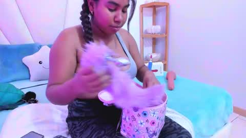 Snapshot of lizzie_williamss chatting on September 19, 3:05 am lizzie_williamss online show from September 19, 3:05 am