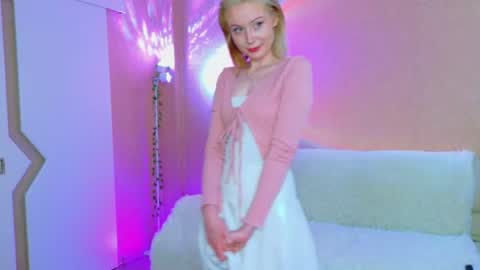 llovelymia online show from June 20, 2:59 am