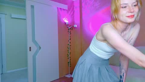llovelymia online show from June 24, 3:27 am