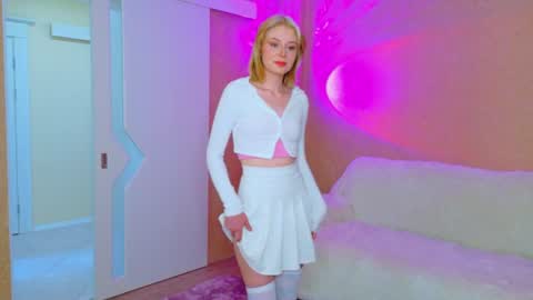 llovelymia online show from June 19, 2:49 am