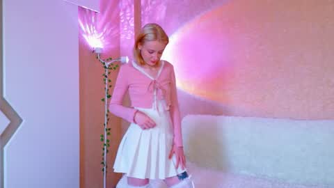 llovelymia online show from July 18, 3:10 am