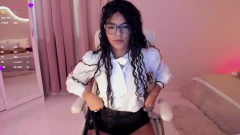 Snapshot of lm_kloeeh chatting on January 21, 11:13 pm Kloe see you 28-11  to celebrate my birthday online show from January 21, 11:13 pm