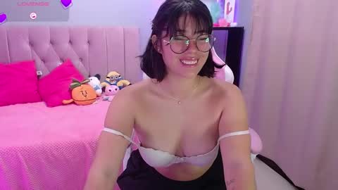 Snapshot of loaluxury chatting on February 18, 7:21 pm Pamela online show from February 18, 7:21 pm