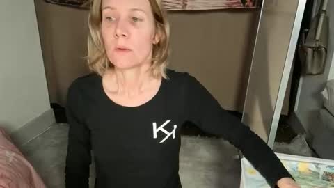 lola_belgium online show from April 19, 6:13 am