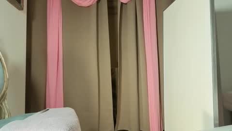 lola_belgium online show from January 18, 5:20 pm