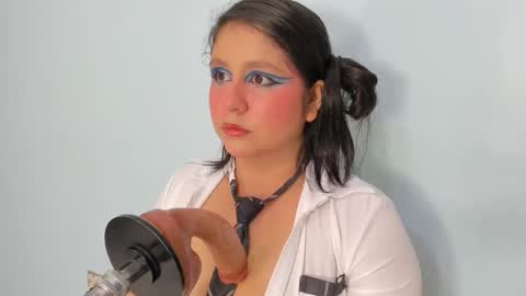 lola online show from January 8, 2:15 am