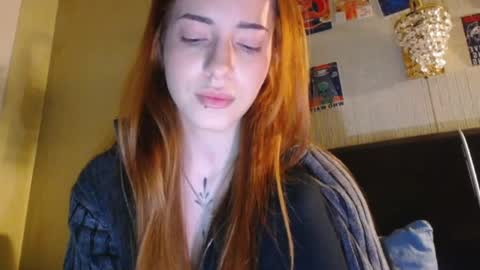 Snapshot of lola_dinky chatting on February 24, 10:58 pm Lola online show from February 24, 10:58 pm