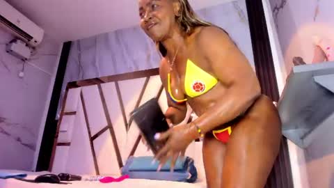 Lola online show from July 7, 11:35 am
