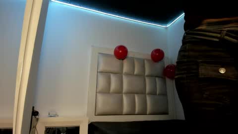 lola_js online show from April 23, 12:01 pm