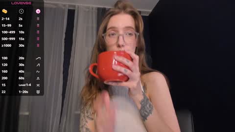 Snapshot of lola_missy chatting on January 17, 5:53 am Lola online show from January 17, 5:53 am