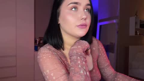 lola_purr online show from May 20, 12:40 am