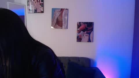 Snapshot of lolaandcamille chatting on February 27, 1:28 pm lolaandcamille online show from February 27, 1:28 pm