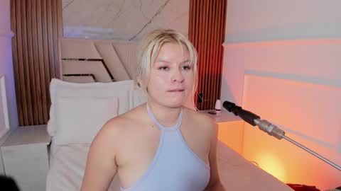 Snapshot of lolaangellx chatting on January 25, 8:10 pm Lola Angel online show from January 25, 8:10 pm