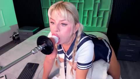 Snapshot of lolaangellx chatting on October 13, 7:49 pm Lola Angel online show from October 13, 7:49 pm