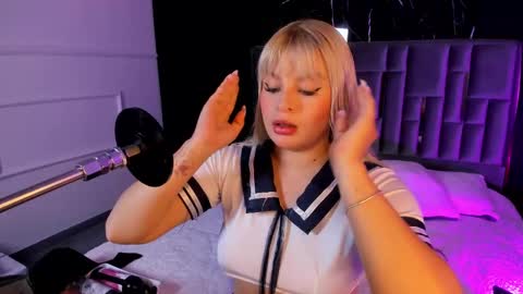 Snapshot of lolaangellx chatting on October 6, 9:08 pm Lola Angel online show from October 6, 9:08 pm