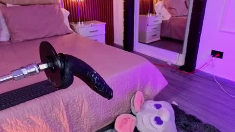 Lola Angel online show from July 15, 8:35 pm