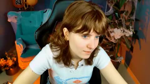 Snapshot of lolaasmus chatting on October 22, 5:45 am I consider myself the god Loki but life just calls me LOL online show from October 22, 5:45 am
