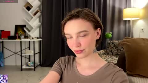 lolaatatee online show from August 8, 7:11 pm