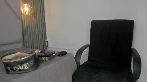 lolabunnysc online show from April 19, 1:22 pm