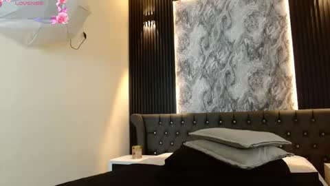 lolagolden1 online show from April 12, 11:13 am