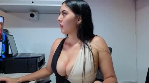 lolalola_12 online show from September 15, 12:52 am