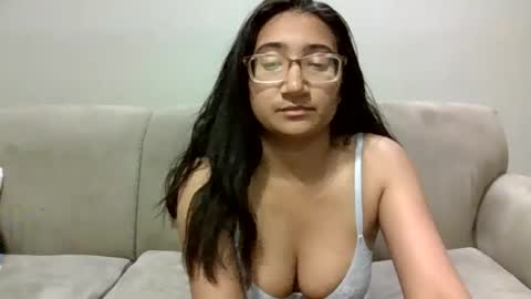 lolalover37357 online show from June 12, 5:48 am