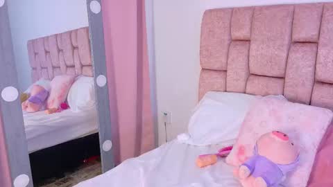 Lola online show from October 7, 1:59 pm