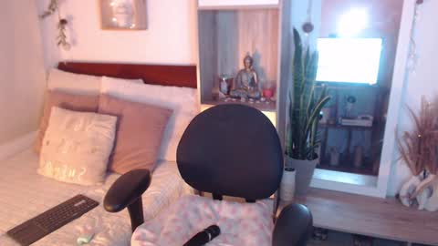 Snapshot of lolis_sweet_submisive chatting on February 9, 1:23 am Dear tippers follow me on my new cb account lennarogers online show from February 9, 1:23 am