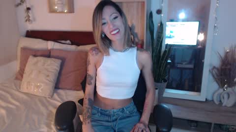Snapshot of lolis_sweet_submisive chatting on January 5, 12:52 am Dear tippers follow me on my new cb account lennarogers online show from January 5, 12:52 am