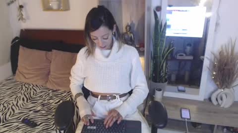 Snapshot of lolis_sweet_submisive chatting on March 1, 12:07 am Dear tippers follow me on my new cb account lennarogers online show from March 1, 12:07 am