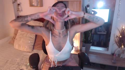 Snapshot of lolis_sweet_submisive chatting on February 12, 11:51 pm Dear tippers follow me on my new cb account lennarogers online show from February 12, 11:51 pm