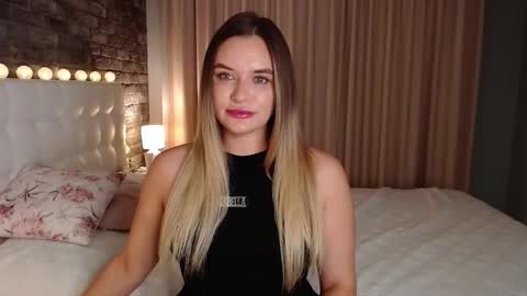 Snapshot of lollidoli__ chatting on September 12, 4:47 pm Victoria online show from September 12, 4:47 pm