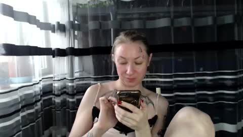 Lisa online show from November 22, 8:39 am