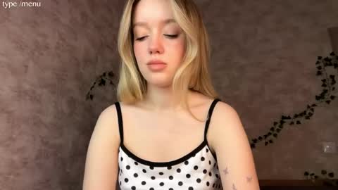 Mia online show from June 7, 4:52 am
