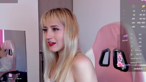 Snapshot of lolly_js_ chatting on December 20, 3:31 pm Lolly online show from December 20, 3:31 pm