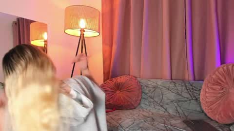 Lolly  online show from May 27, 1:49 am