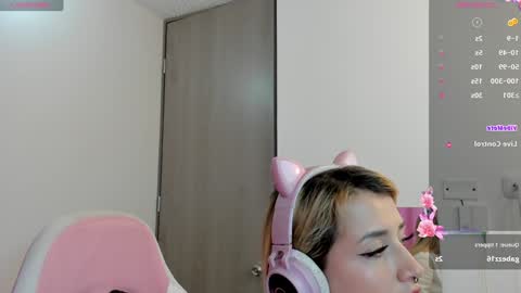 Snapshot of lolly_js_ chatting on December 28, 1:28 pm Lolly online show from December 28, 1:28 pm