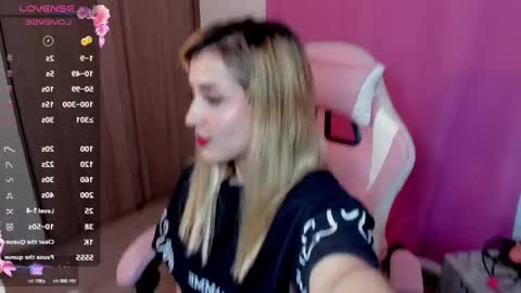Snapshot of lolly_js_ chatting on January 17, 1:15 am Lolly online show from January 17, 1:15 am