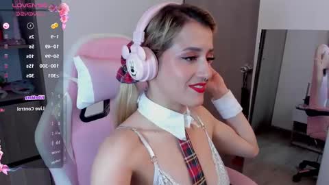 Snapshot of lolly_js_ chatting on January 13, 4:18 am Lolly online show from January 13, 4:18 am