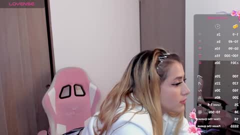 Snapshot of lolly_js_ chatting on January 31, 2:37 am Lolly online show from January 31, 2:37 am