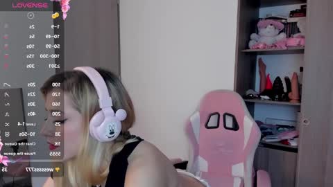 Snapshot of lolly_js_ chatting on February 2, 1:23 am Lolly online show from February 2, 1:23 am