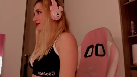 Snapshot of lollypetitte_ chatting on March 2, 3:02 am Lolly online show from March 2, 3:02 am