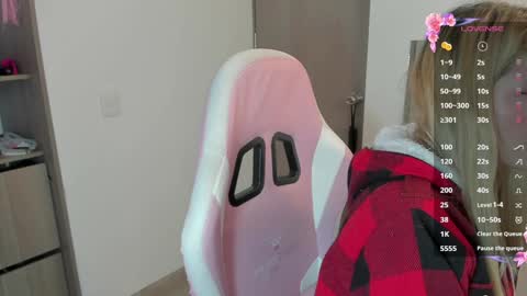 Snapshot of lollypetitte_ chatting on January 7, 1:59 am Lolly online show from January 7, 1:59 am
