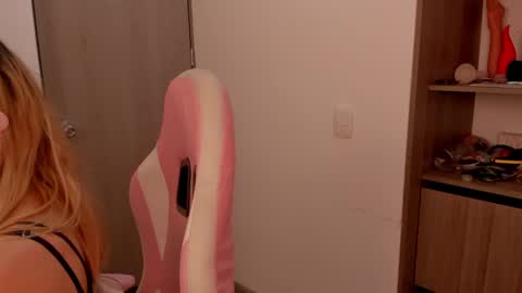 Snapshot of lollypetitte_ chatting on February 15, 2:58 am Lolly online show from February 15, 2:58 am